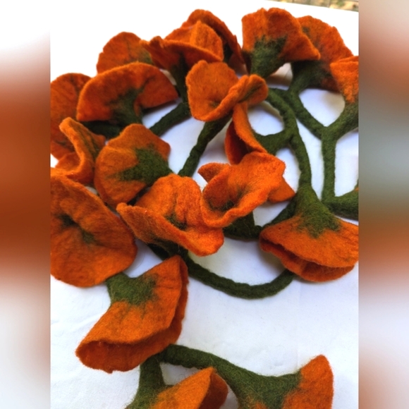 🧡 FLOWER SCARF! - Picture 3 of 8